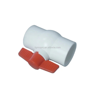ASTM DIN стандартный белый PVC шаровой клапан всех размеров с 1,5 дюймовым размером и красной ручкой