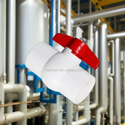 ASTM DIN стандартный белый PVC шаровой клапан всех размеров с 1,5 дюймовым размером и красной ручкой